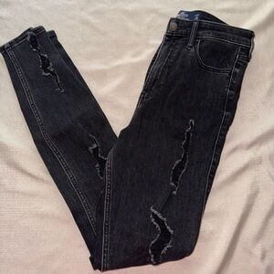 Hollister Black Ultra High-Rise Jeans Classic Stretch. Size 5R